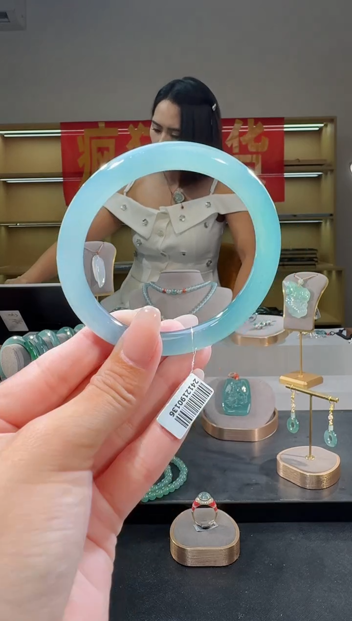 翡翠手镯未镶嵌59圈