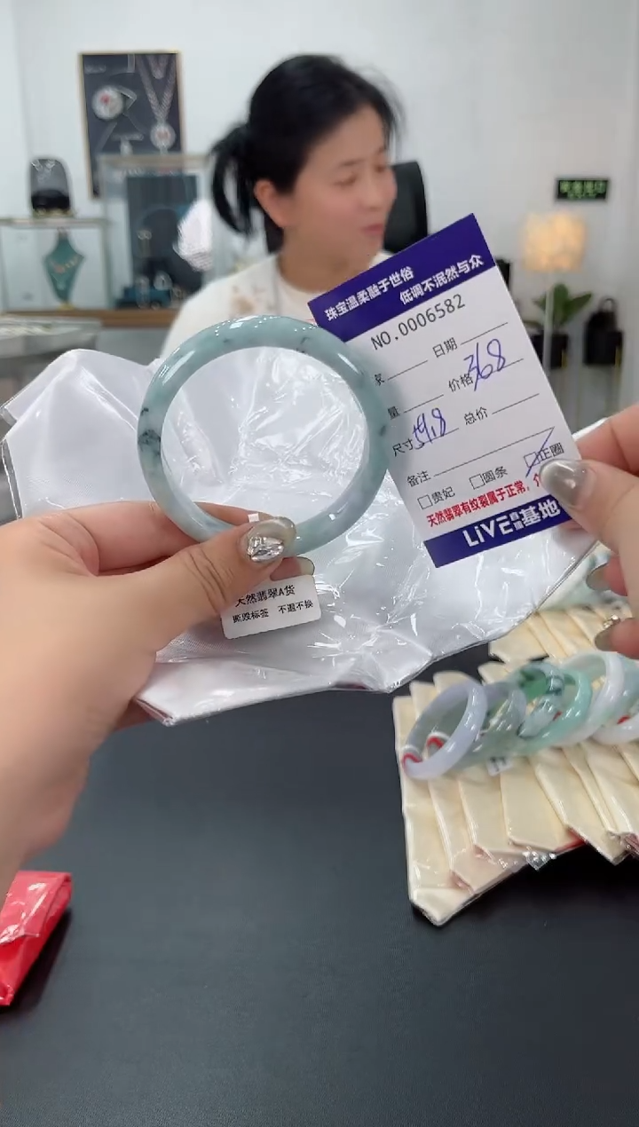 【闪购商品】翡翠手镯未镶嵌天然翡翠A货