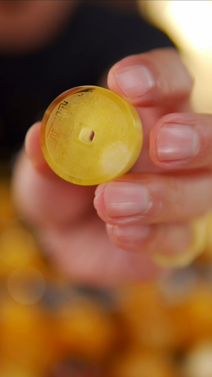 裸石琥珀未镶嵌金角蜜花钱9.86