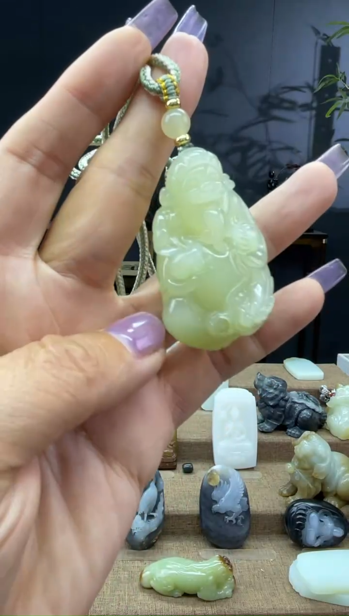 颈饰未镶嵌和田玉1