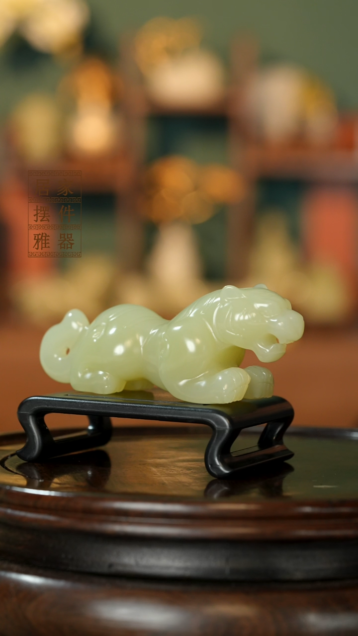 玉《虎虎生威伏虎》摆件