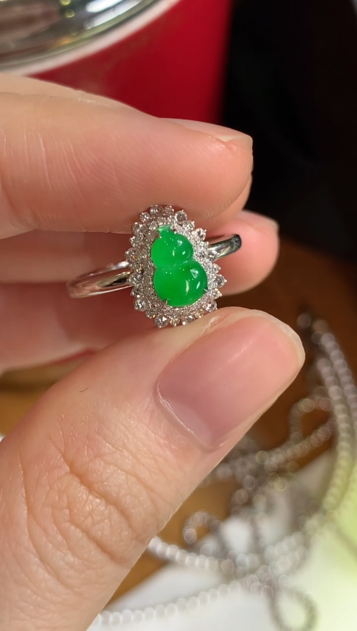 【闪购商品】翡翠18K金镶嵌戒指绿葫芦戒指