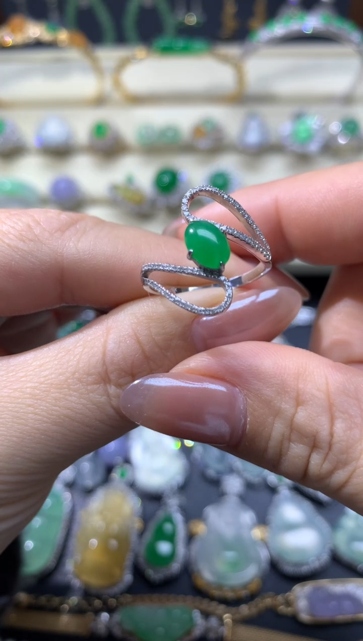 【闪购商品】翡翠颈饰18K金镶嵌戒指