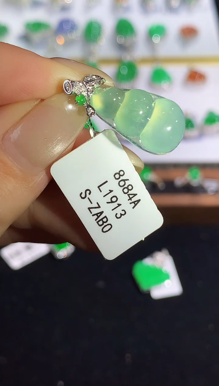 翡翠18K金镶嵌吊坠(不含链)L1913多样性发其一