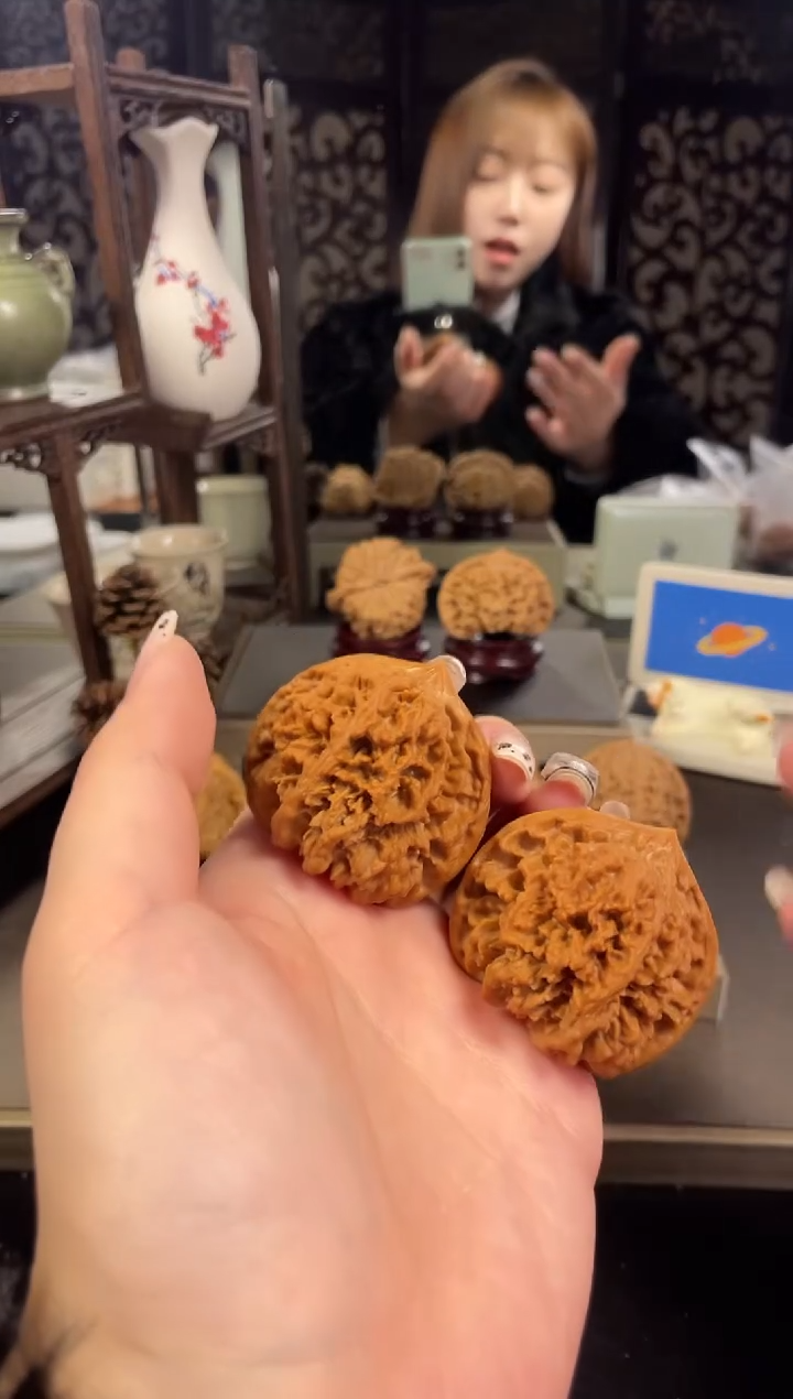 【闪购商品】文玩核桃把件满天星44尺-62