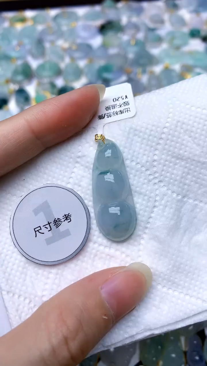 颈饰18K金镶嵌翡翠天然A货翡翠