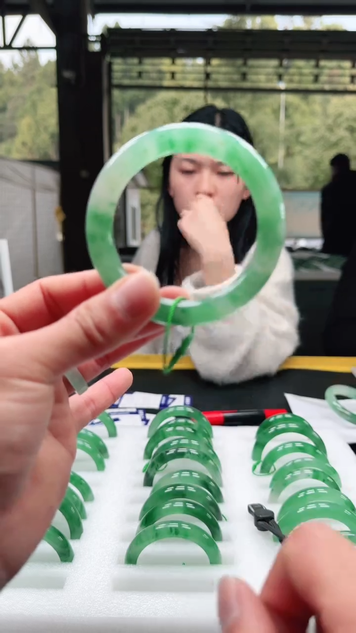 【闪购商品】石英质玉手镯未镶嵌1-天然非洲翠手镯