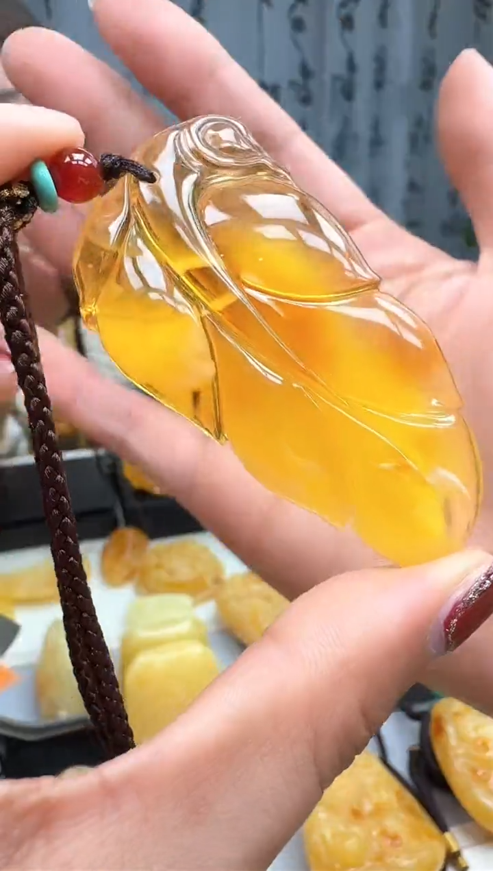 【闪购商品】琥珀裸石未镶嵌挂坠