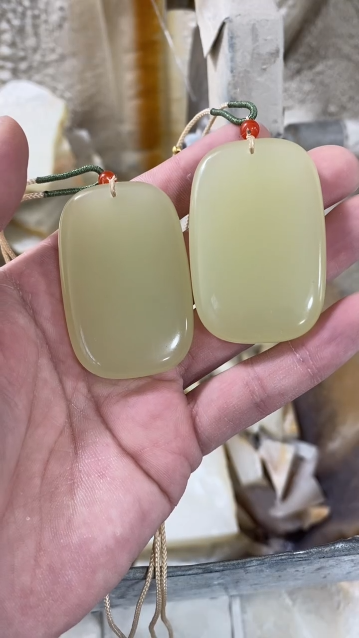 30MM×50MM透黄牌男女都可带 发一个