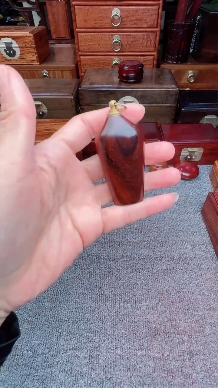 老板娘推荐大红酸枝鼻烟壶