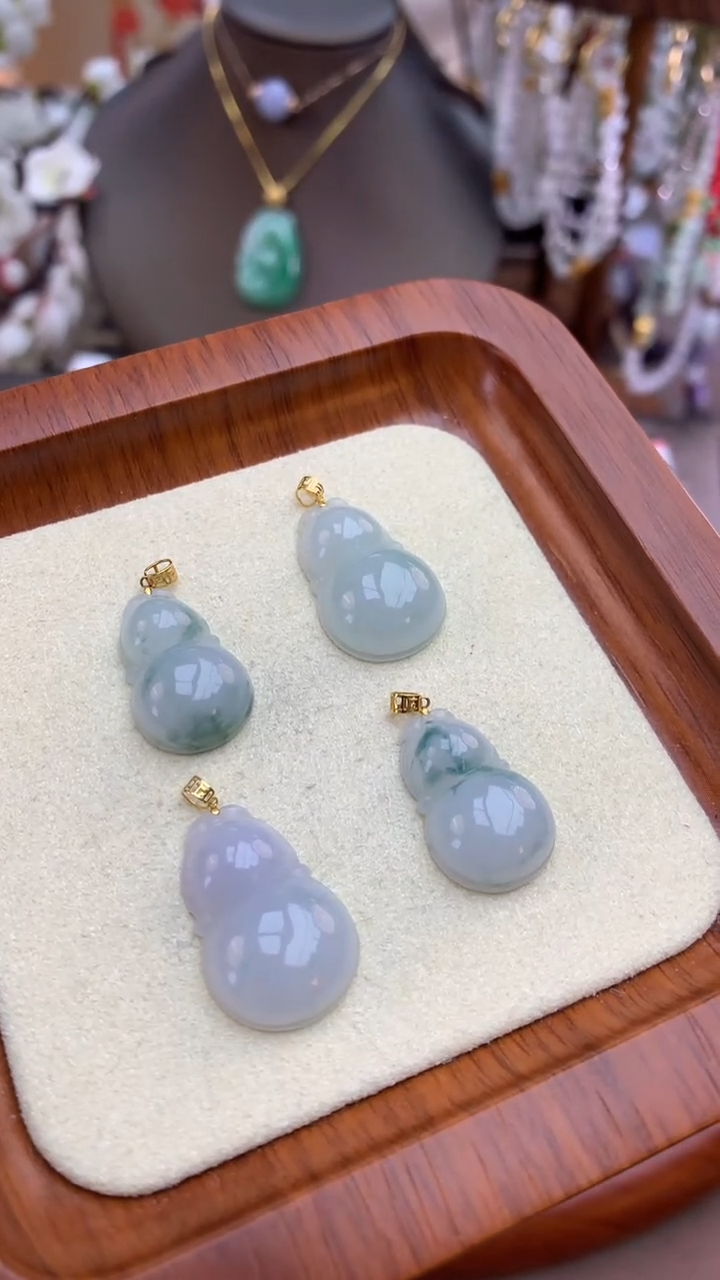 【闪购商品】翡翠颈饰18K金镶嵌葫芦（多样性发其一）