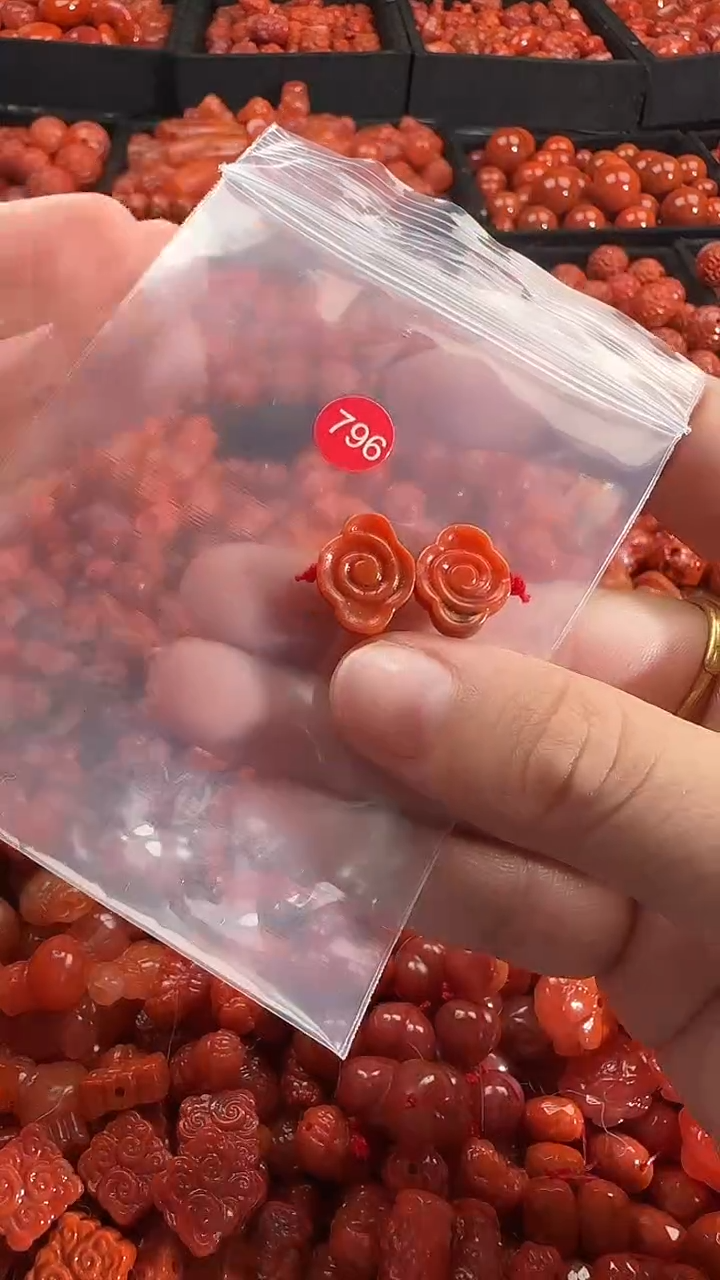 颈饰未镶嵌南红玛瑙1