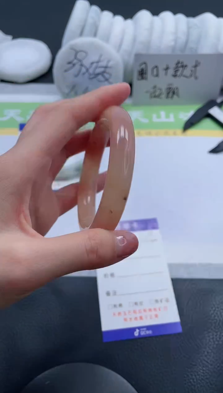 【闪购商品】石英质玉手镯未镶嵌A115-54+