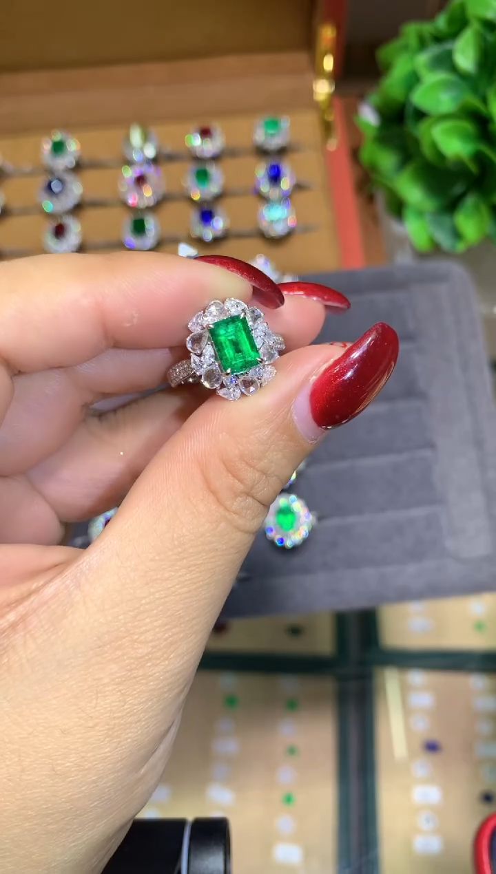 18K金镶嵌戒指祖母绿1.18ct