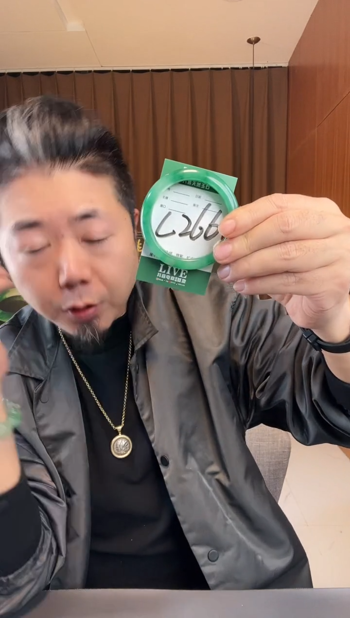 【闪购商品】石英质玉手镯未镶嵌非洲翠