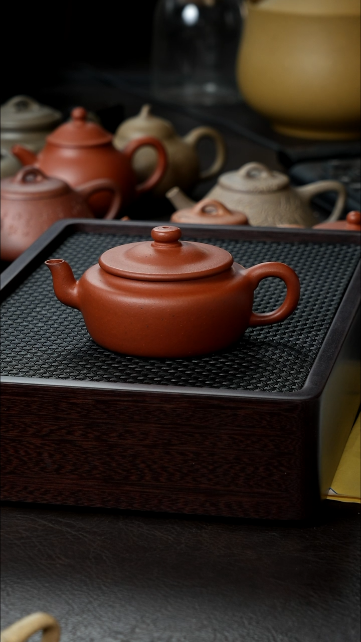 茶壶紫砂红泥旭帽半手150     微瑕