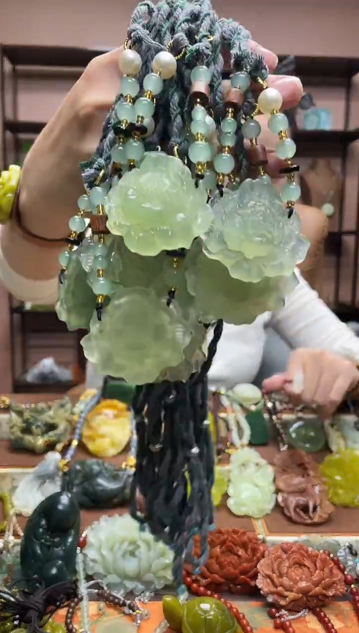 未镶嵌岫玉吊坠多样性发货发其中之一