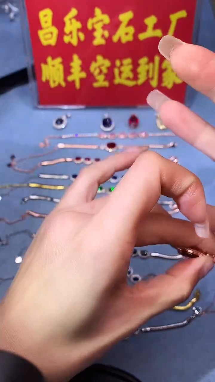 【闪购商品】红宝石吊坠(赠链)银S925镶嵌1111