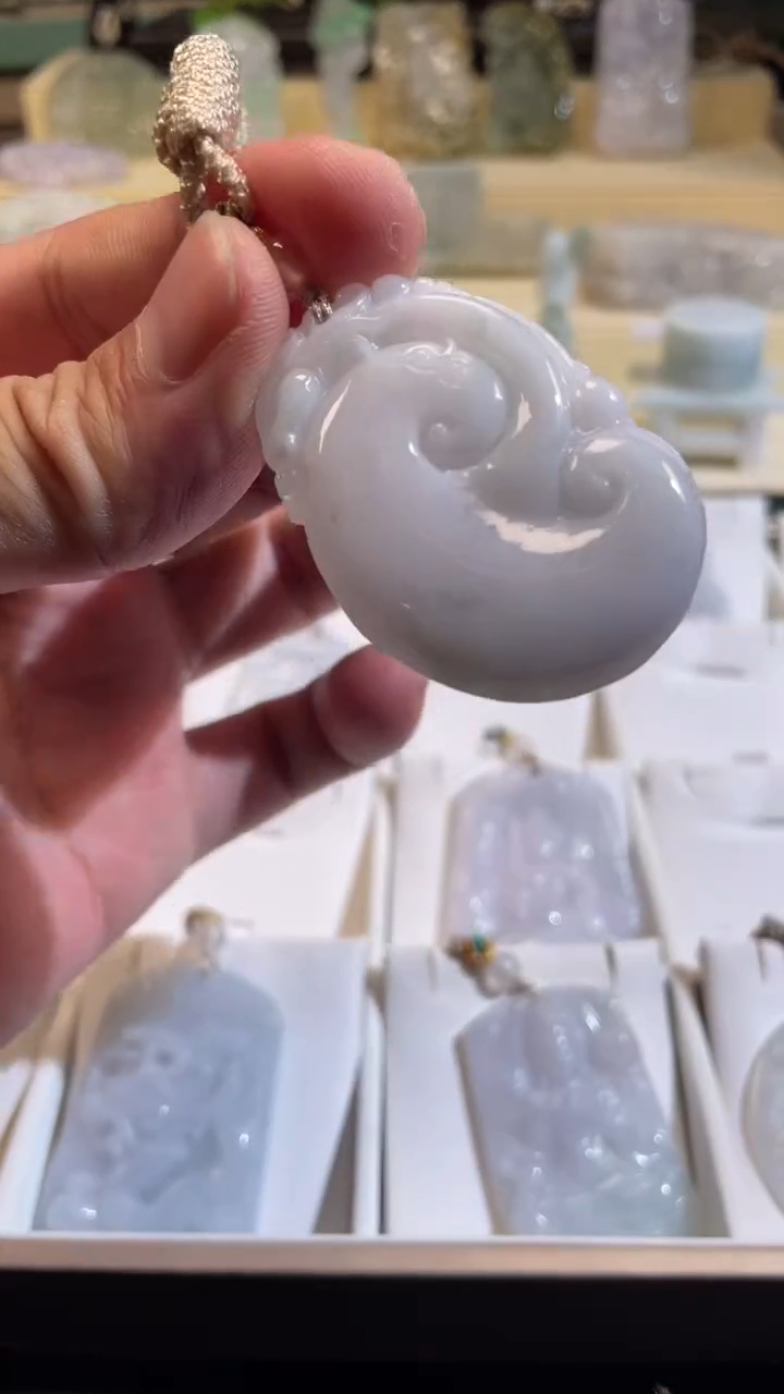 翡翠未镶嵌颈饰8/03/079