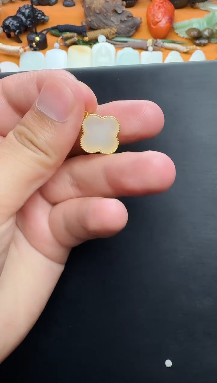 和田玉银S925镶嵌颈饰四叶草 01