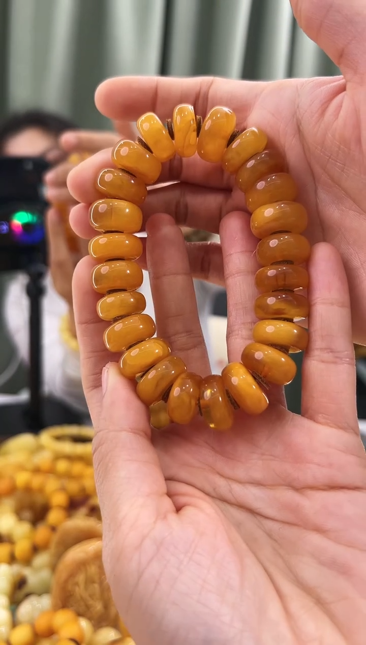 【闪购商品】蜜蜡手链未镶嵌蜜蜡手串多样性发其中一件