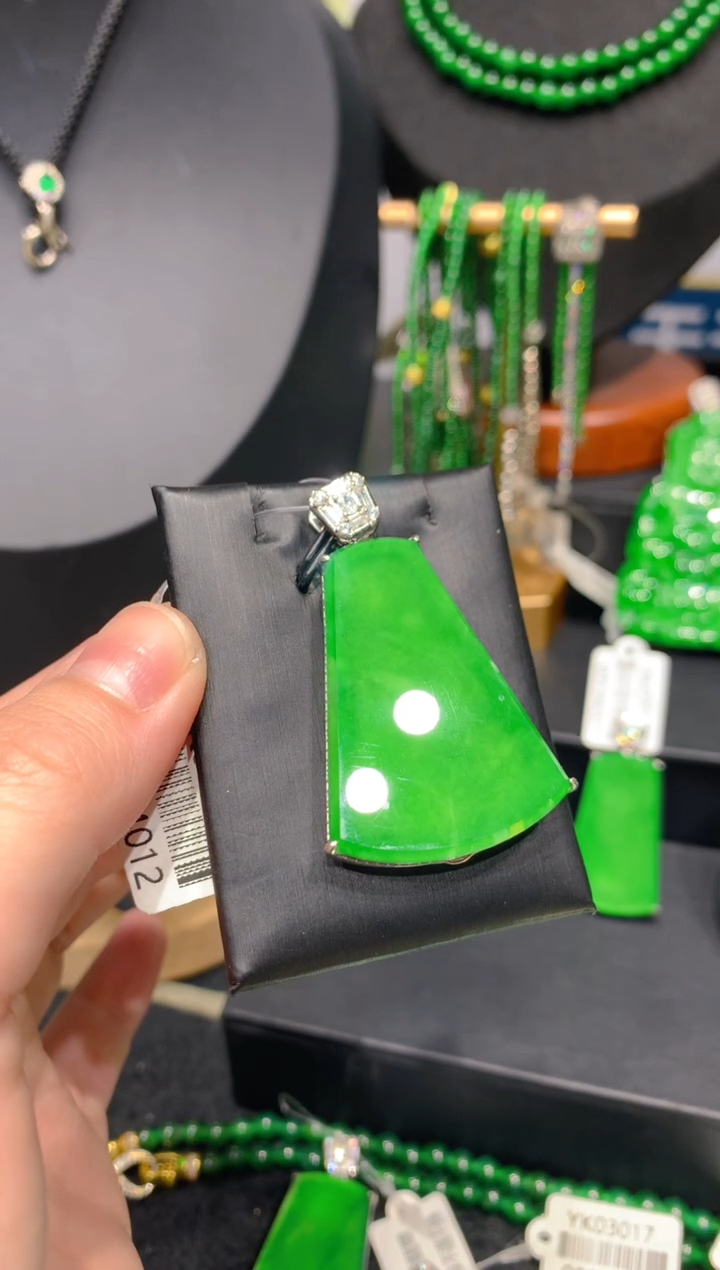 颈饰银S925镶嵌翡翠乐****间17一季