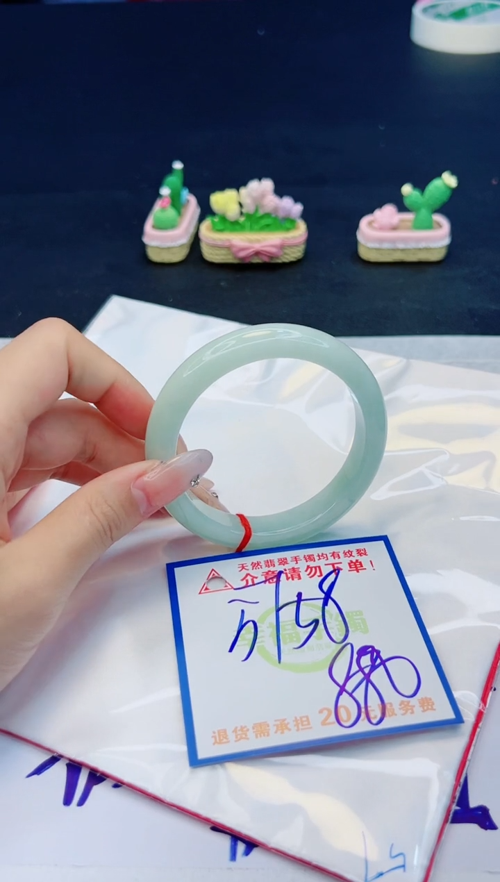 【闪购商品】翡翠手镯未镶嵌，质检证书图片色彩偏黑白