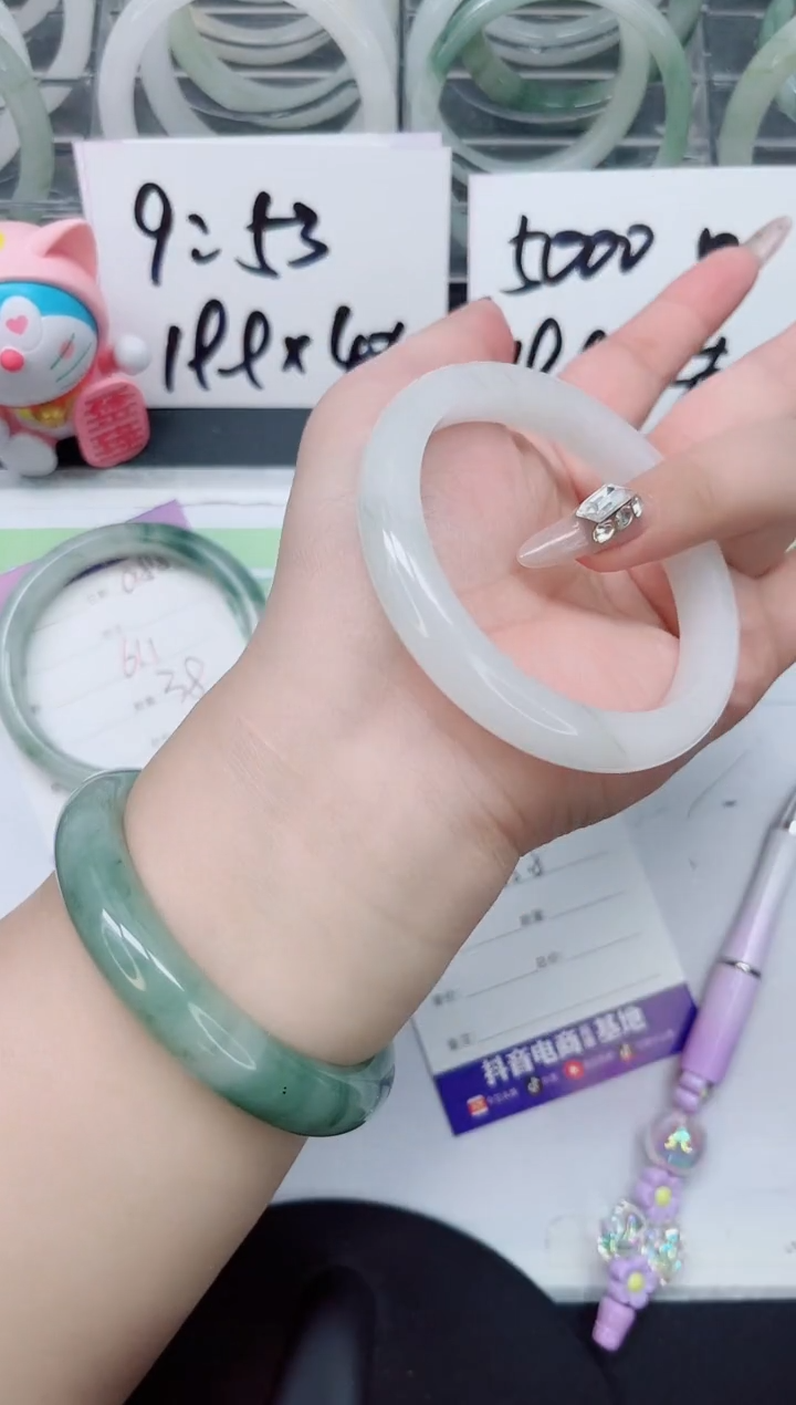 【闪购商品】石英质玉手镯未镶嵌a89