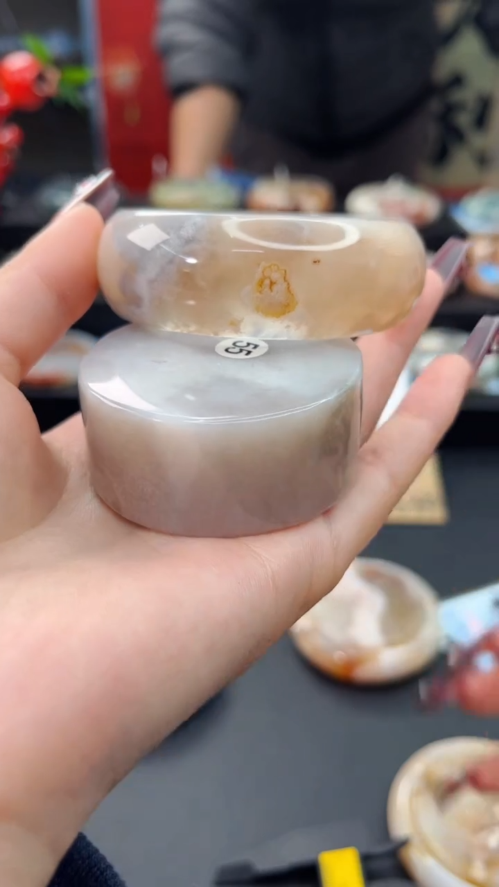 【闪购商品】石英质玉手镯未镶嵌赠送镯心（56圈口）无证书