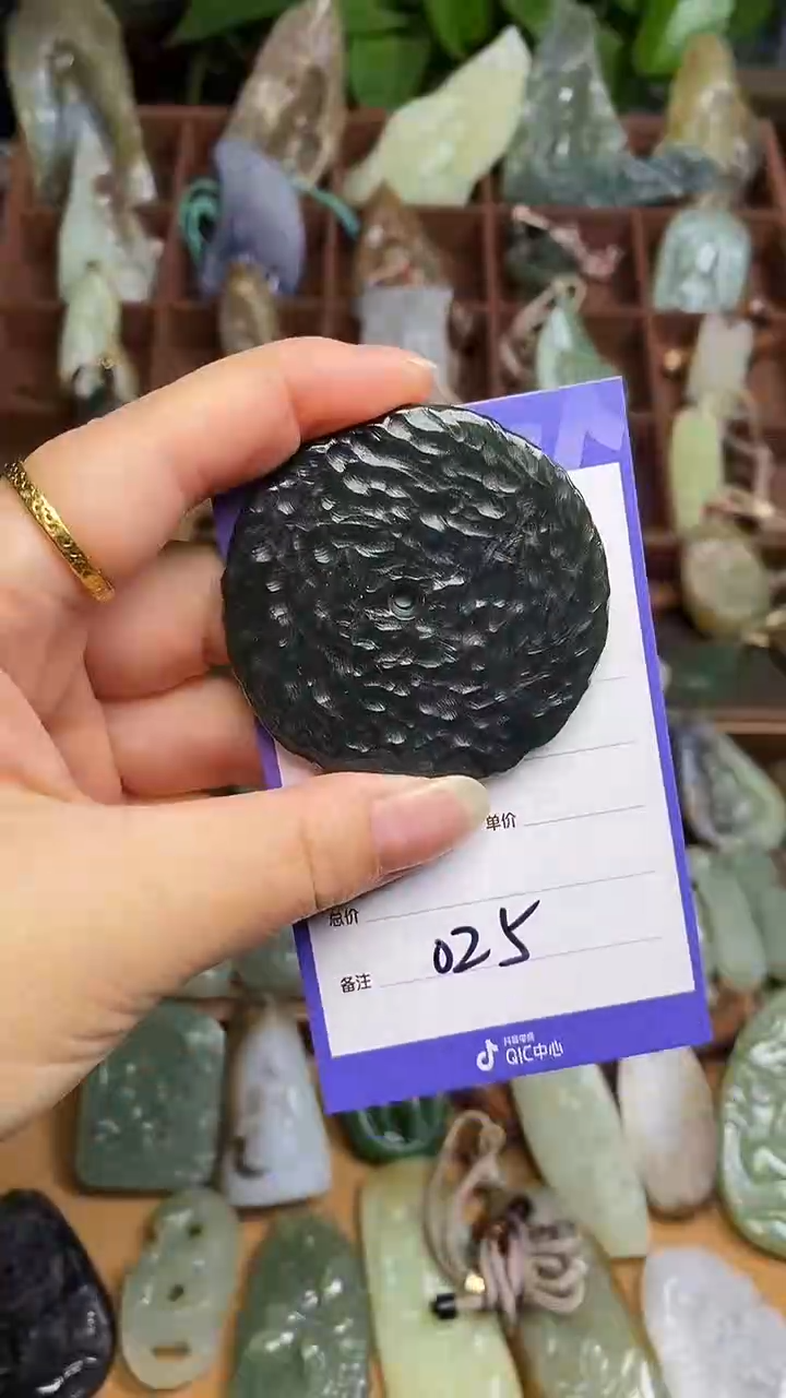 未镶嵌和田玉挂件.