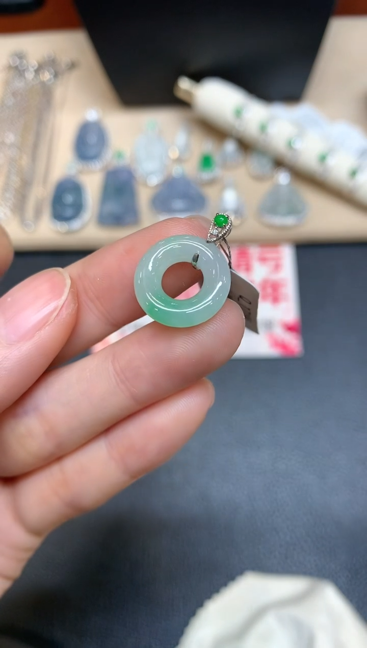 【闪购商品】翡翠颈饰18K金镶嵌甜甜圈【无服务费多样性发其一