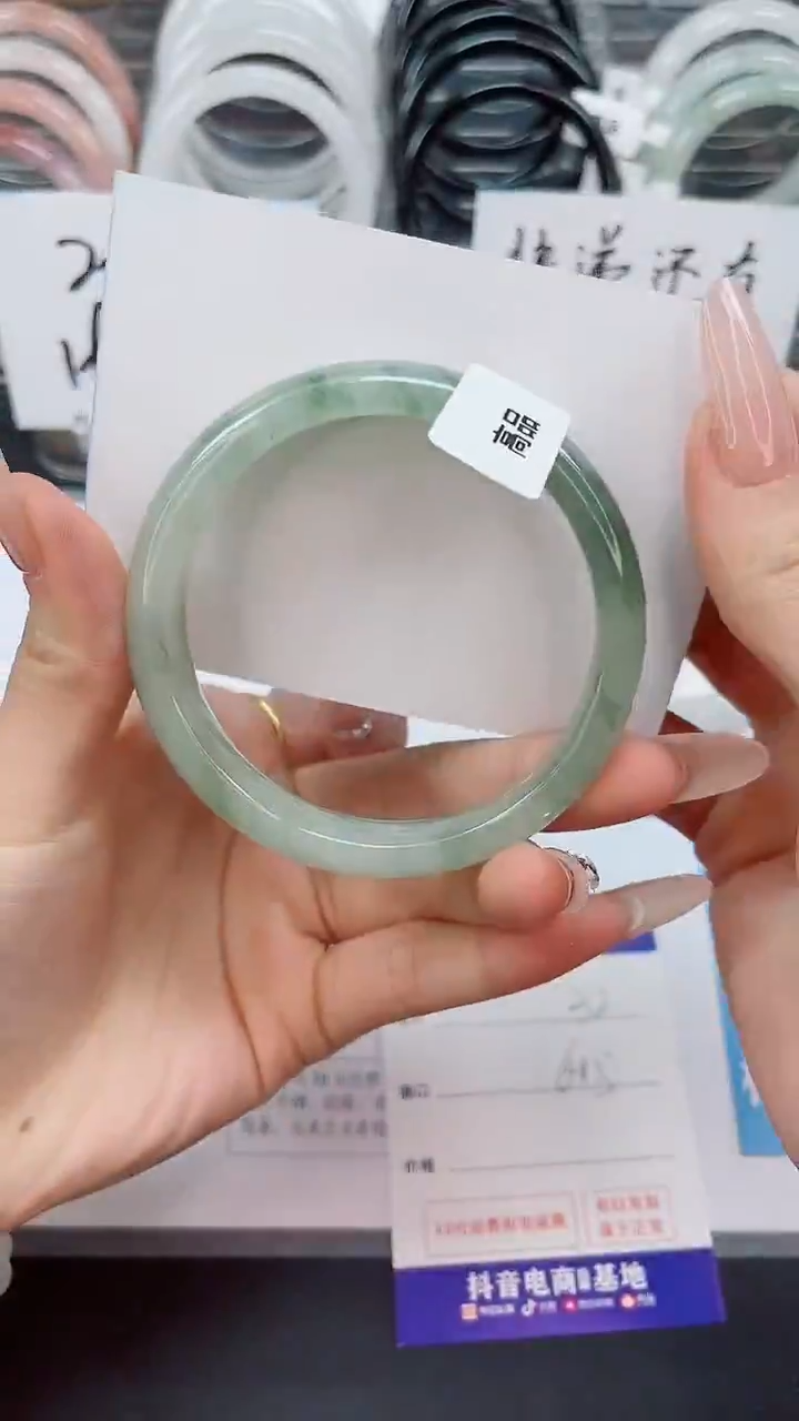 【闪购商品】石英质玉手镯未镶嵌32--圈口61.5