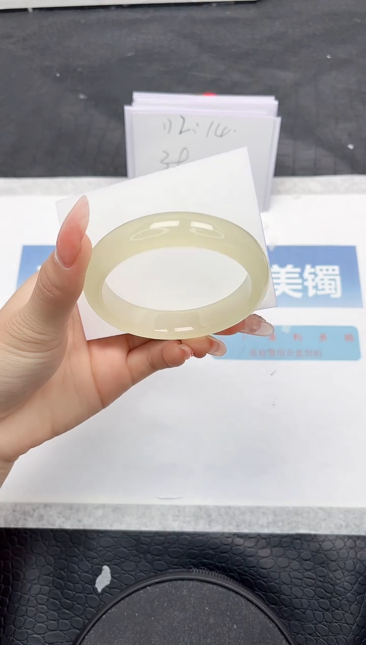 【闪购商品】石英质玉手镯未镶嵌L423-54.4