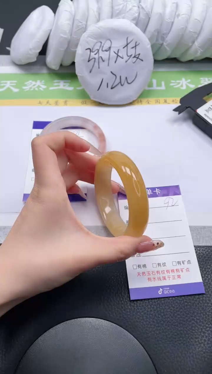 【闪购商品】石英质玉手镯未镶嵌A92-56