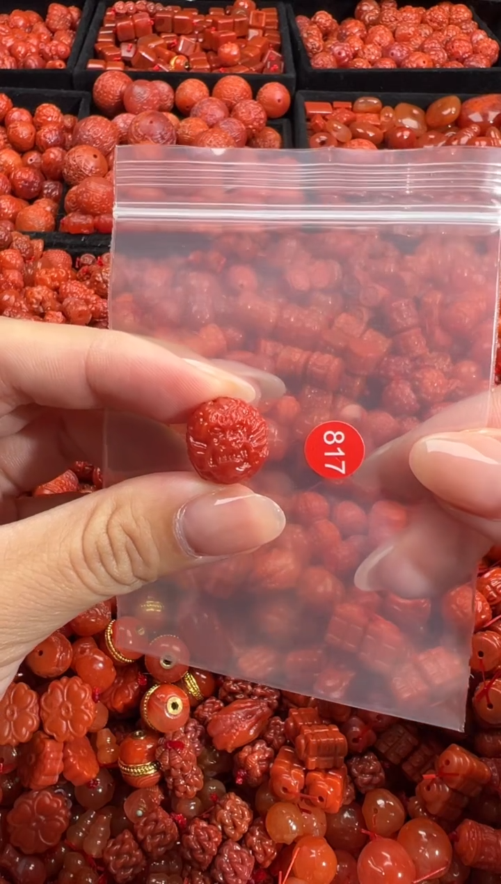 南红玛瑙未镶嵌颈饰1