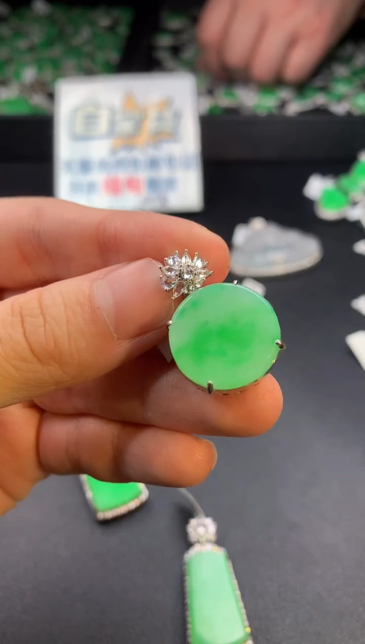 【闪购商品】翡翠颈饰银S925镶嵌翡翠