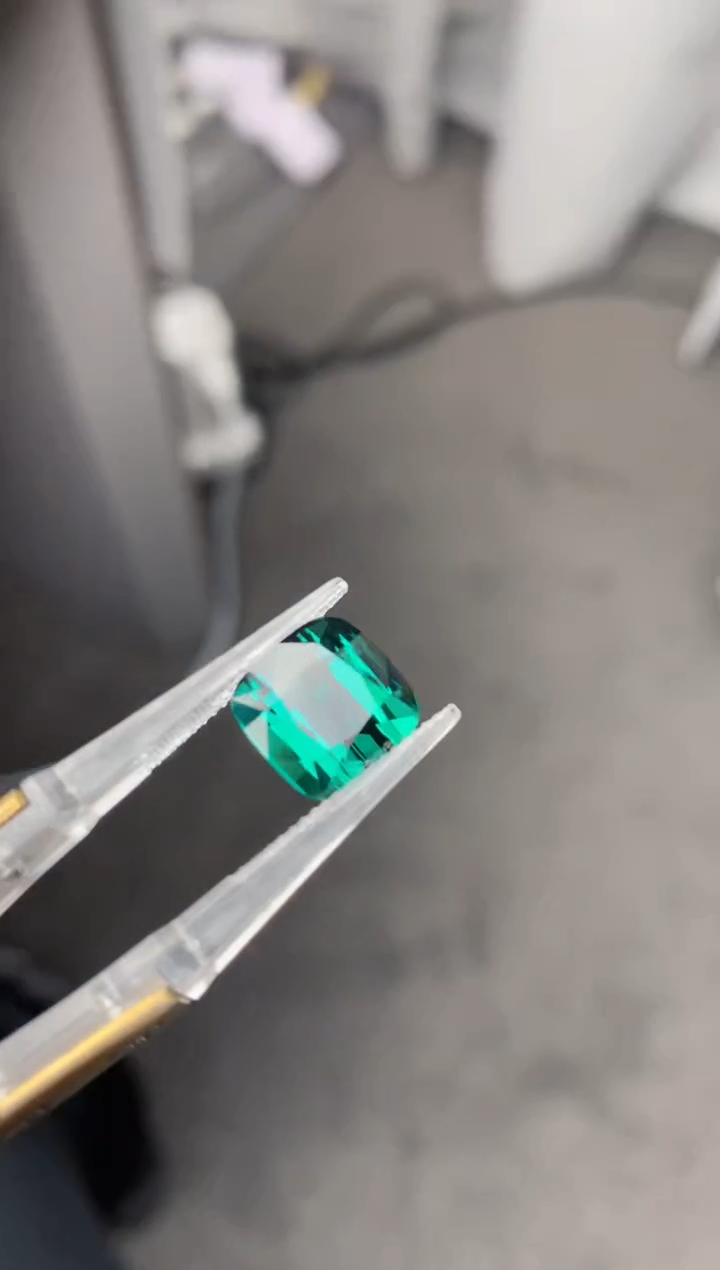 【闪购商品】碧玺裸石未镶嵌7.5ct拉贡碧玺