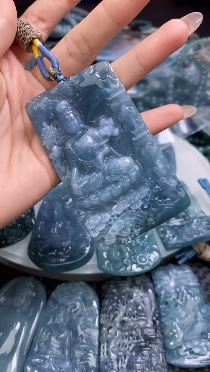 【闪购商品】翡翠颈饰未镶嵌          