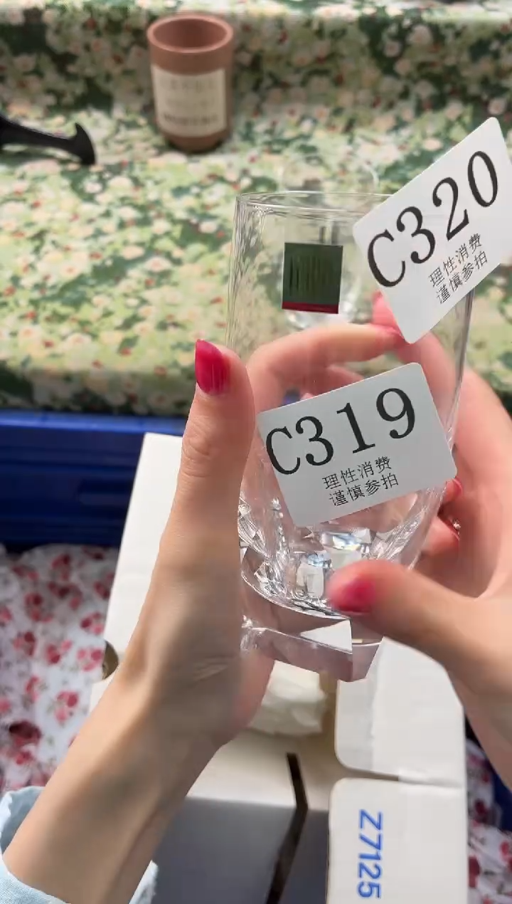 手工艺品琉璃阿****^       C320