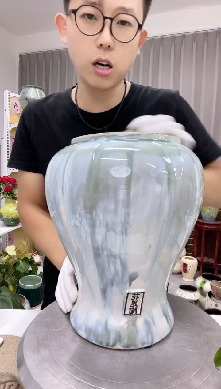 陶瓷花盆 8.6  微瑕  边缘开裂  气泡