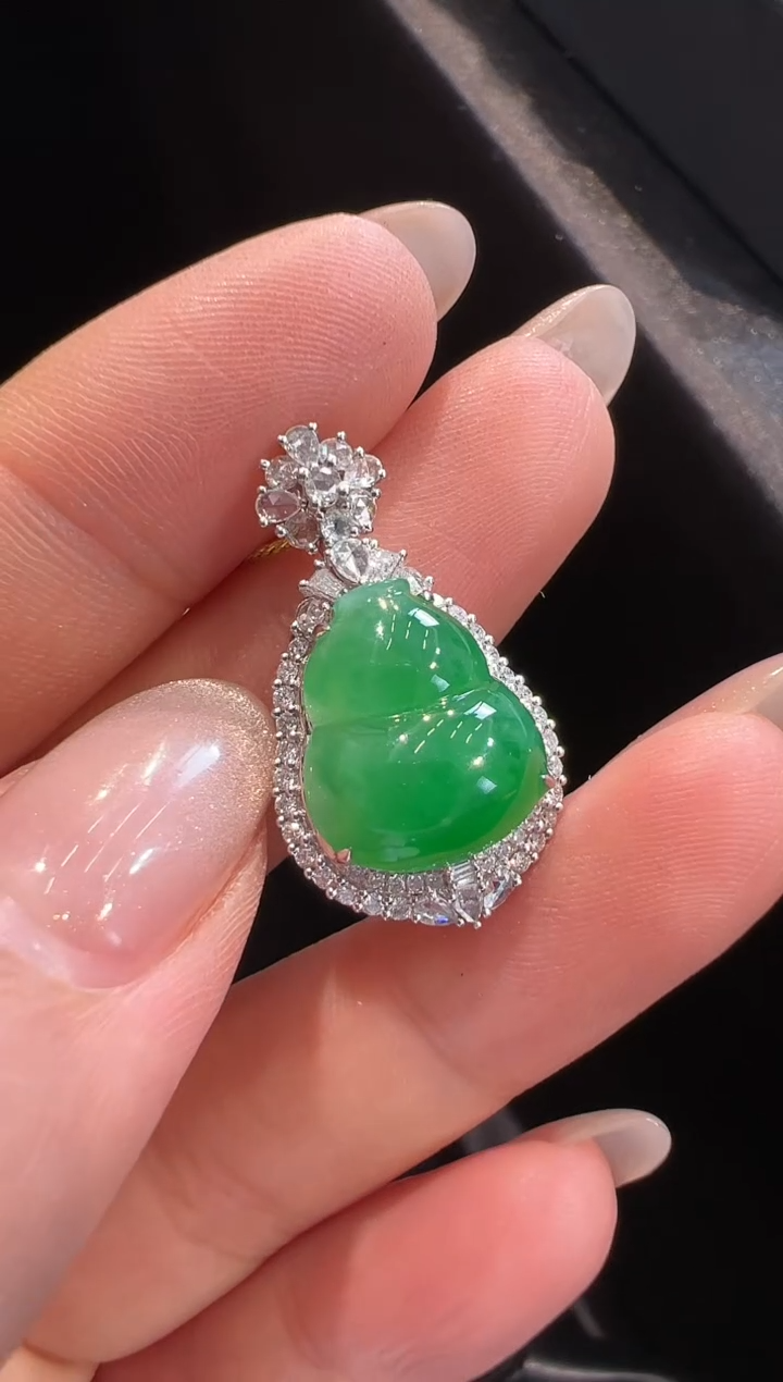 【闪购商品】翡翠颈饰18K金镶嵌吊坠