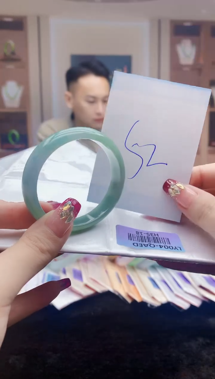 【闪购商品】翡翠手镯未镶嵌      H35-18