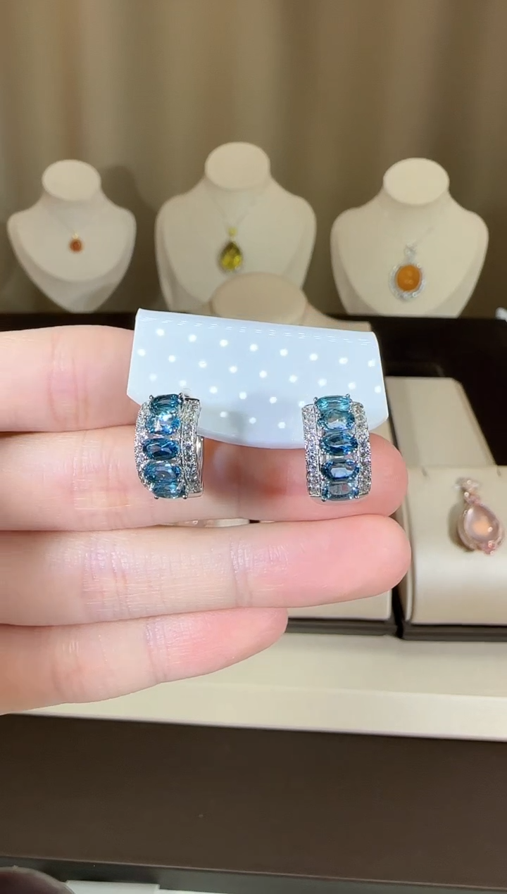 【闪购商品】托帕石耳饰银S925镶嵌8mm耳扣