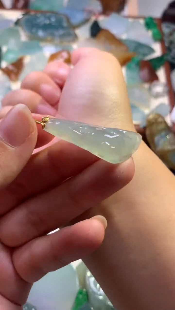 【闪购商品】翡翠颈饰18K金镶嵌吊坠