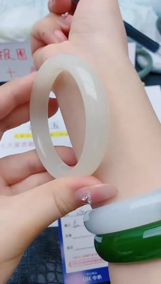 石英质玉手镯未镶嵌z160+60-61