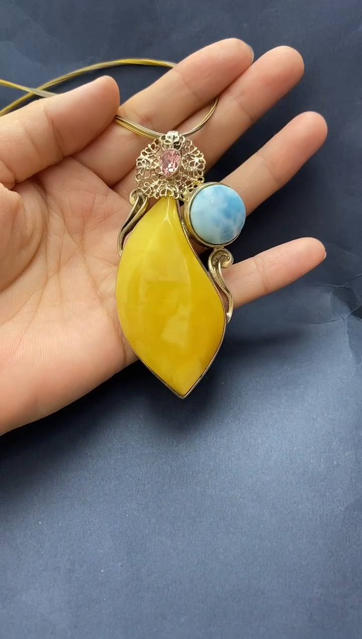 裸石琥珀未镶嵌吊坠