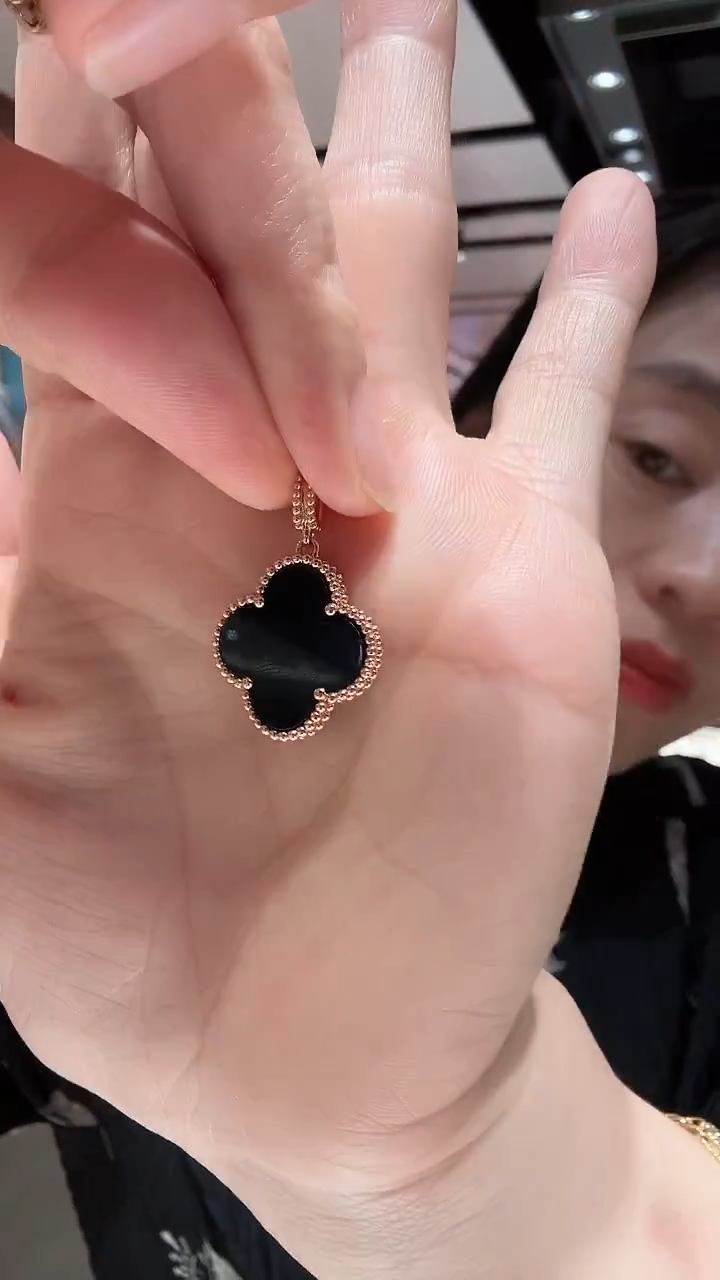 18K金镶嵌吊坠玛瑙/玉髓黑花吊坠（不含链）