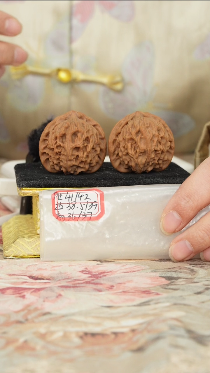 【闪购商品】文玩核桃把件非嫁接元宝