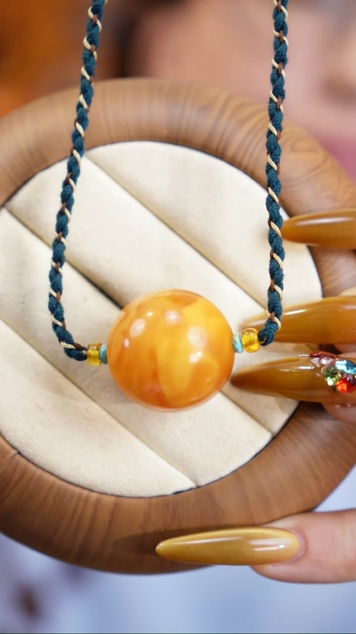 琥珀颈饰未镶嵌颈饰