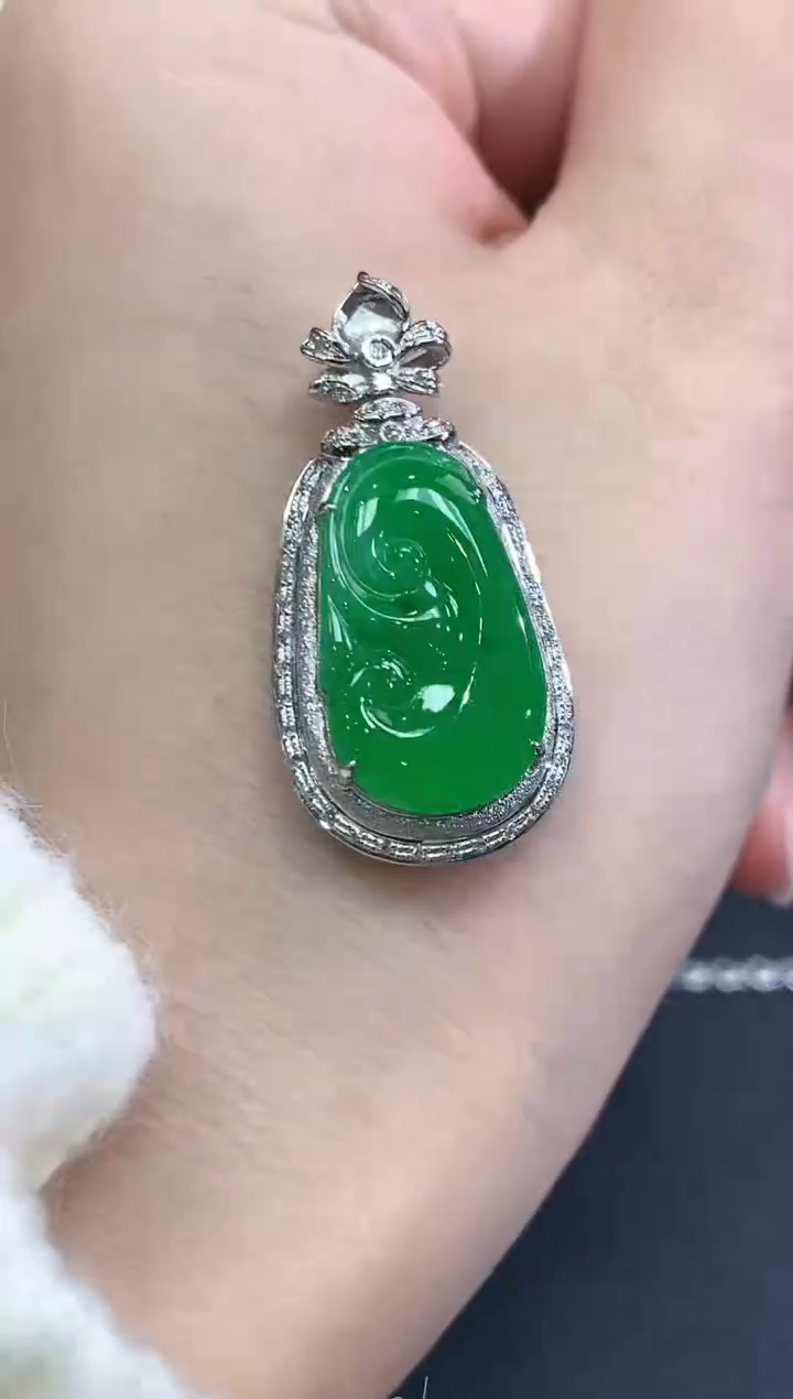 【闪购商品】翡翠吊坠(不含链)18K金镶嵌n22   